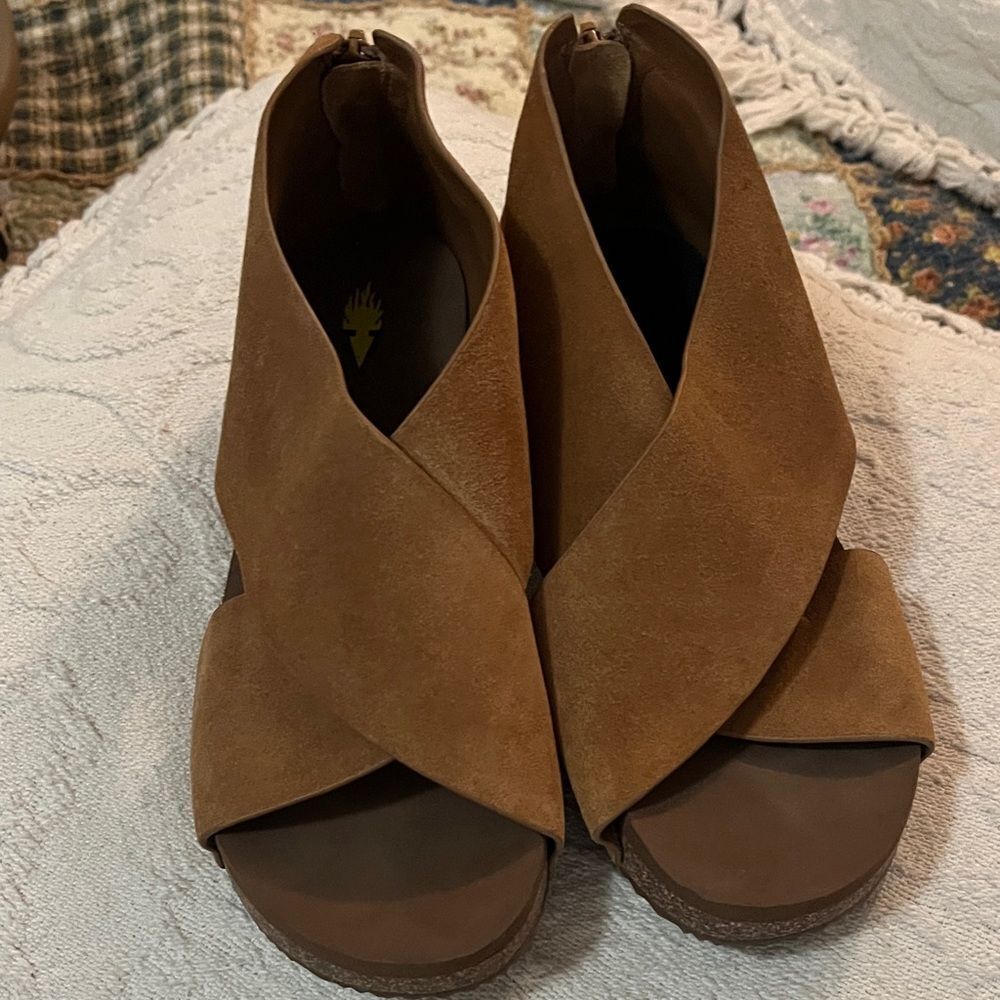 Volatile shoes